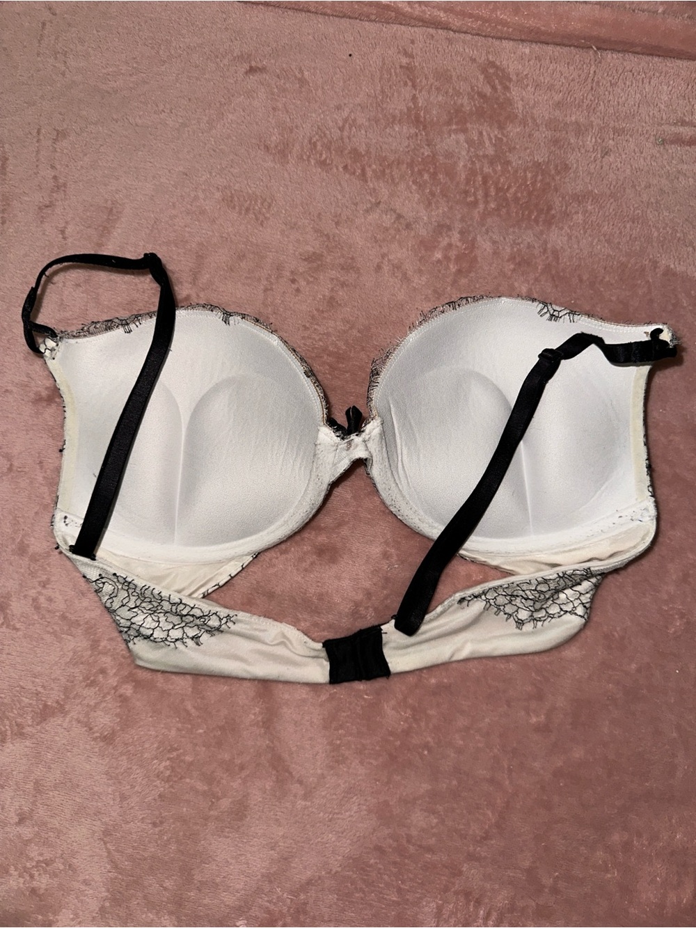 Victoria Secret White Bombshell Plunge Bra Adds 2 cup sizes 32C - Picture 2 of 9